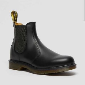 NEVER WORN Dr. Martens Chelsea Boots